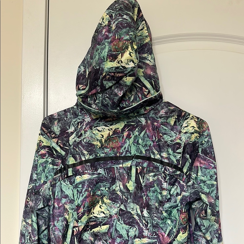Lululemon Packable Wind Breaker - Picture 3 of 7